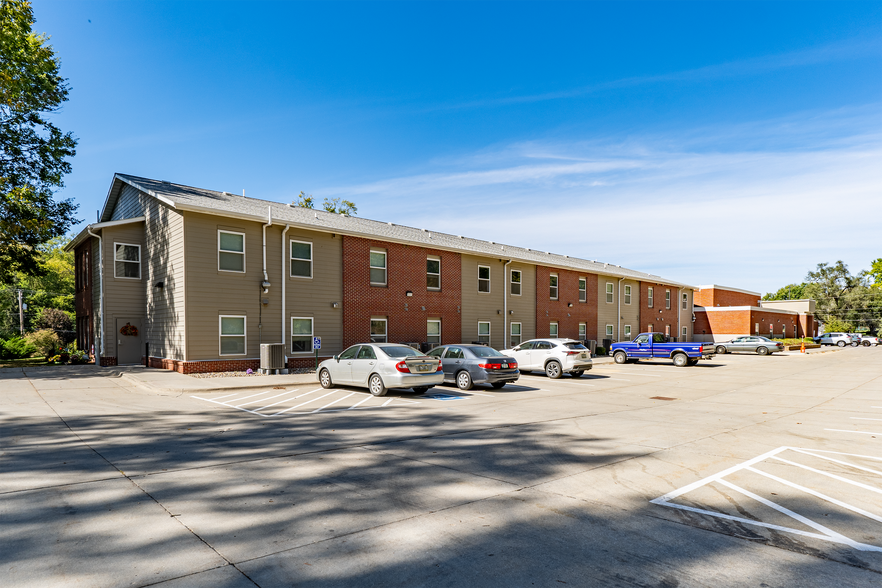 More Photos Of 25 S Linden Ave, Council Bluffs Apartments For Sale