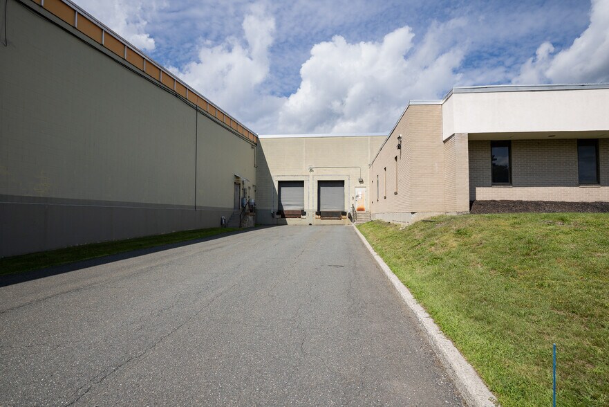 More Photos Of 12 Elmwood Rd, Menands Distribution For Lease