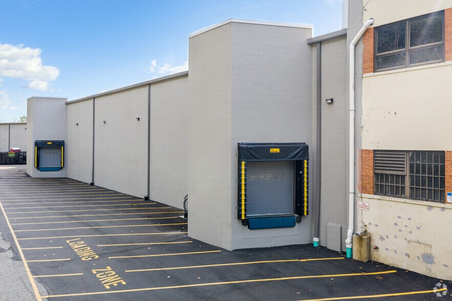 More Photos Of 289-315 Route 17 S, Paramus General Retail For Lease