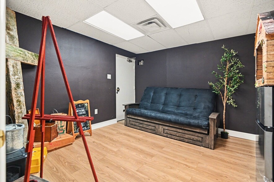 More Photos Of 516-528 Main St, Hamilton Office For Sale
