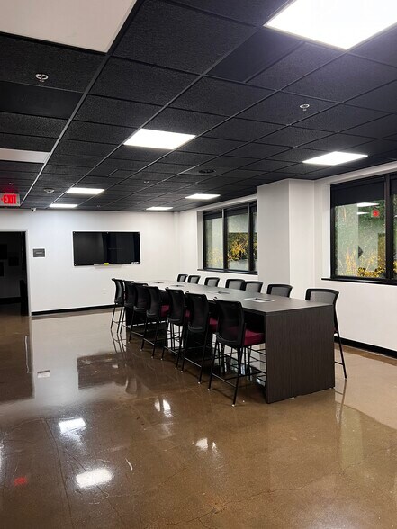 More Photos Of 5308 W Plano Pky, Plano Office For Sale