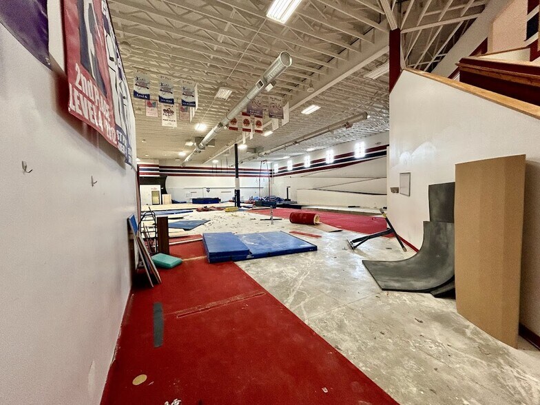 More Photos Of 2440 Clare Ln Ne, Rochester Flex For Sale