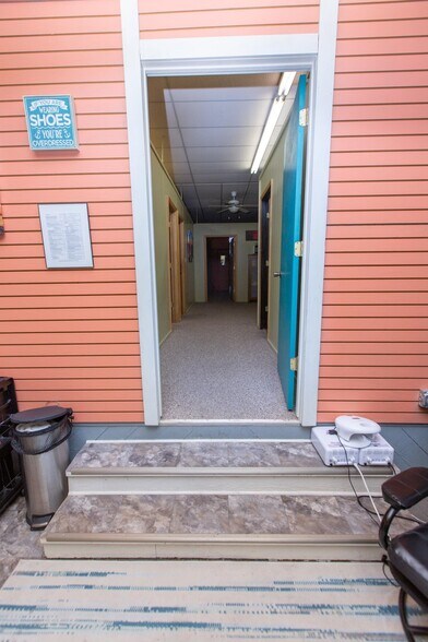 More Photos Of 219 Norris Ave, McCook Storefront For Sale