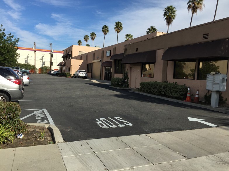 More Photos Of 550-555 Riverdale Dr, Glendale Light Manufacturing For Lease