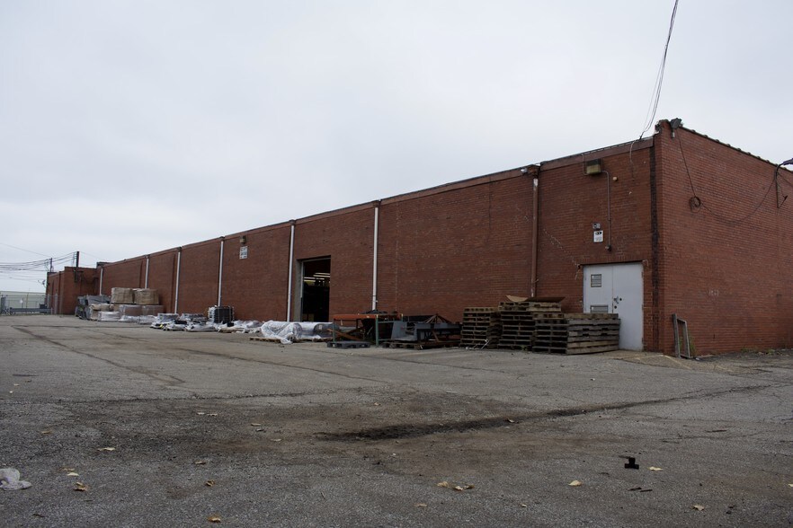 More Photos Of 866-898 W Wilbeth Rd, Akron Storefront For Sale