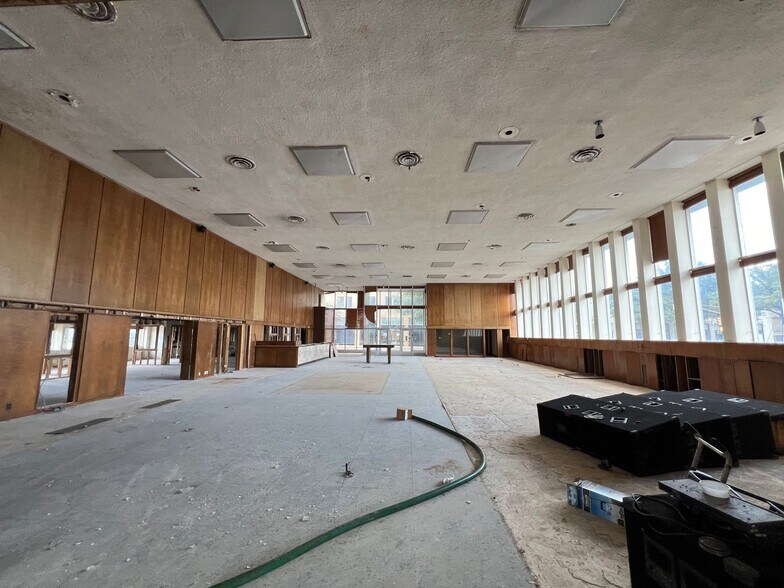 More Photos Of 100 N Main St, Corsicana Office Residential For Sale