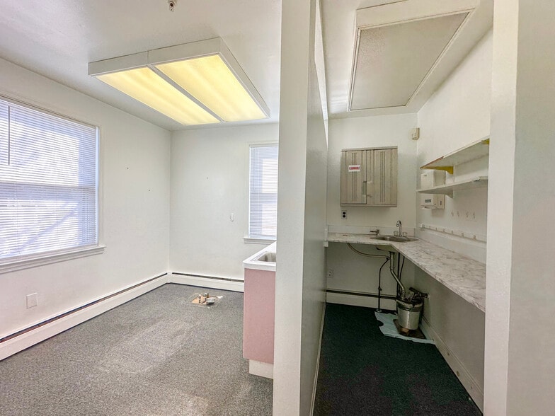 More Photos Of 1201 Easton Rd, Roslyn Medical For Lease