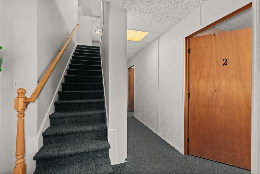 More Photos Of 1017 W Main St, Centralia Flex For Sale