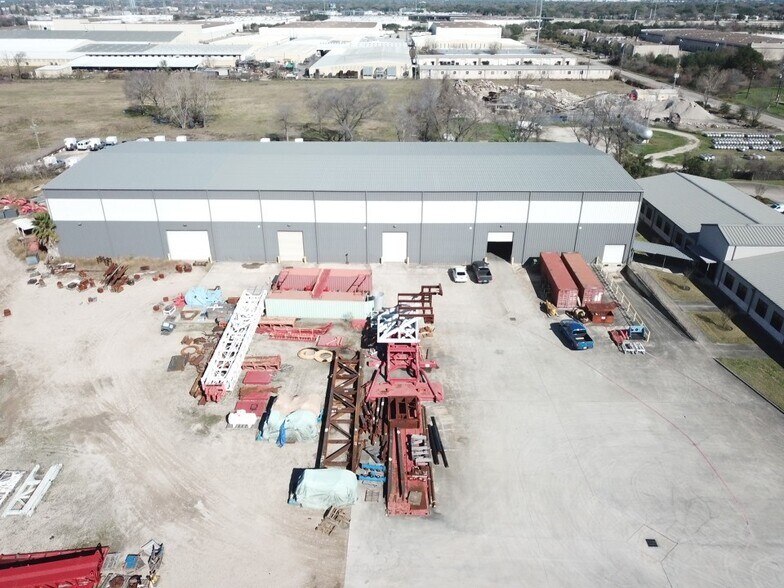 More Photos Of 6935 Brittmoore Rd, Houston Warehouse For Lease