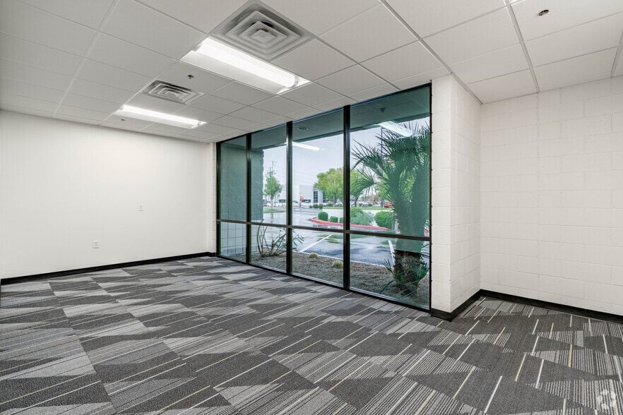 More Photos Of 240 N Sunway Dr, Gilbert Manufacturing For Lease