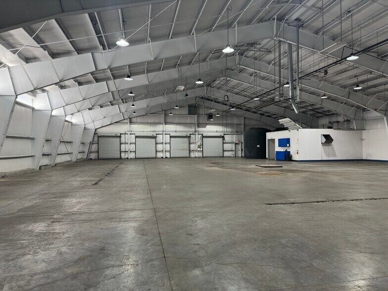More Photos Of 4015 S Old Stage Rd, Mount Shasta Distribution For Lease