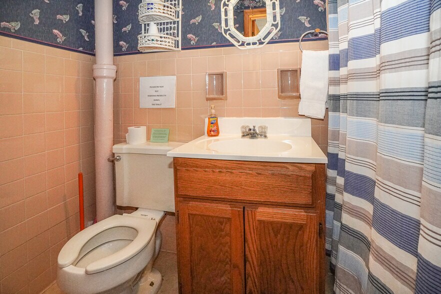 More Photos Of 314 Chippewa St, Ontonagon Hotel For Sale