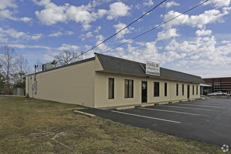 More Photos Of 1700 West Ave, Crossville Office For Lease