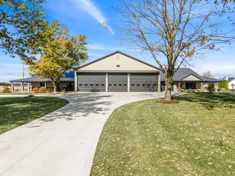 More Photos Of 15306 Covington Rd, Fort Wayne Flex For Sale