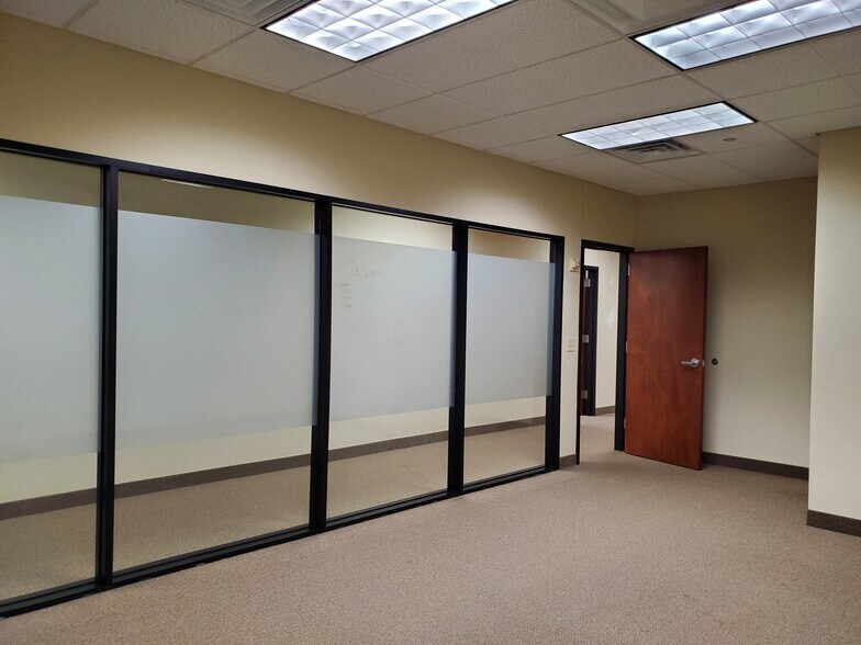 More Photos Of 200 N Mesquite St, Arlington General Retail For Lease