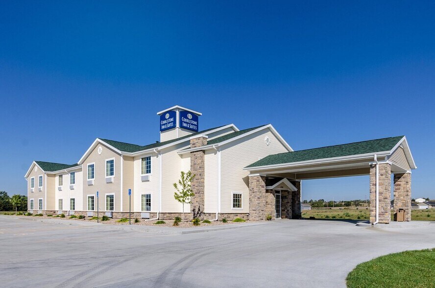More Photos Of 41502 Harvest Dr, Cambridge Hotel For Sale