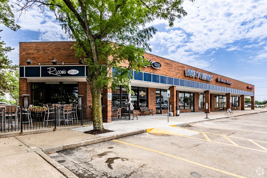 More Photos Of 11705-11849 College Blvd, Overland Park Unknown For Lease