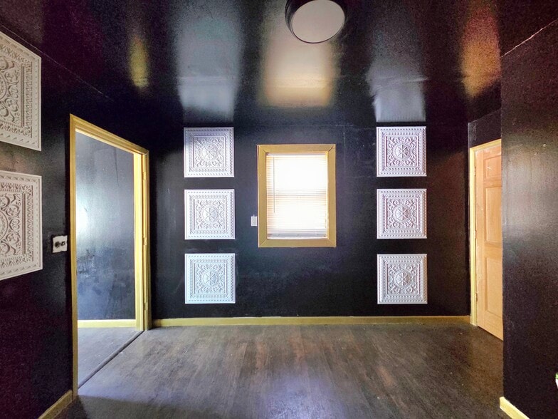 More Photos Of 2227-2229 W 21st St, Lorain Restaurant For Sale