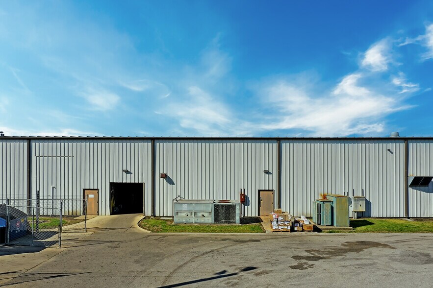 More Photos Of 266 Eastgate Dr, Danville Warehouse For Sale