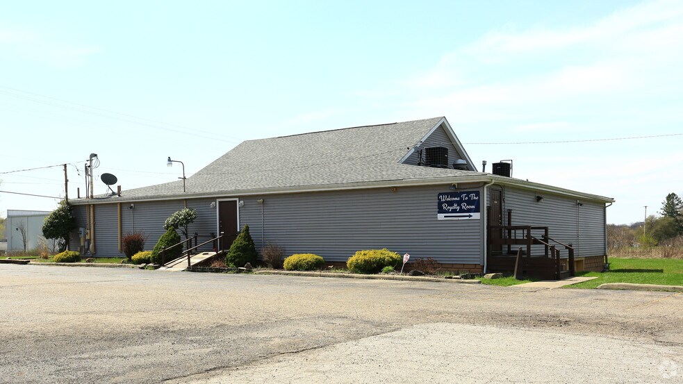 More Photos Of 4040 McCartney Rd, Lowellville Bar For Sale