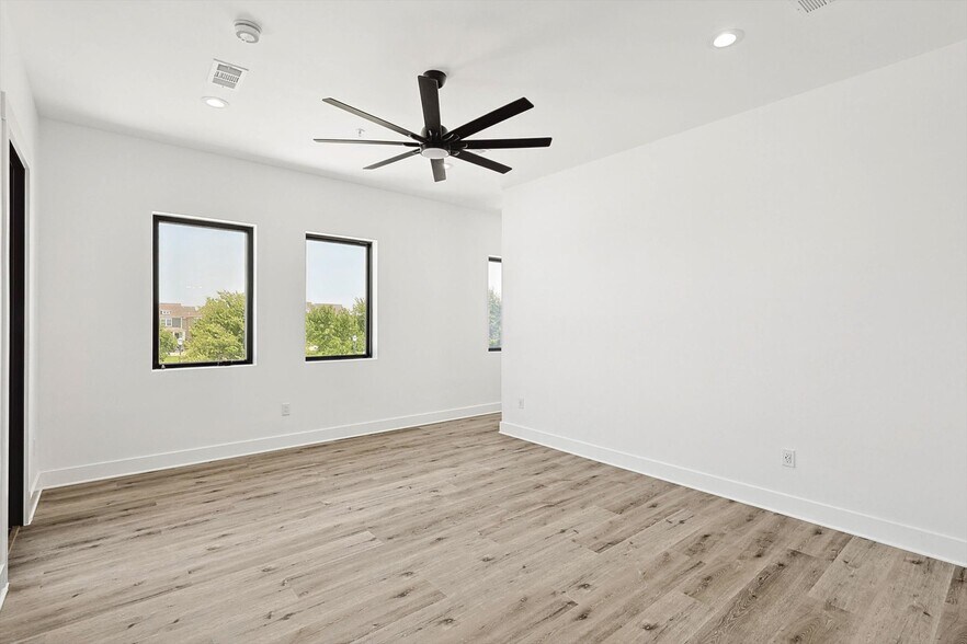 More Photos Of 767 W Main St, Coppell Storefront Retail Office For Sale