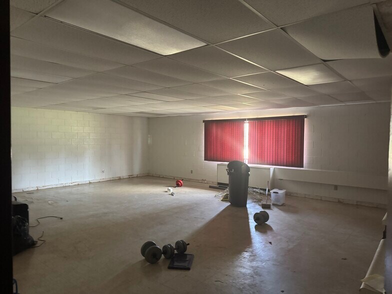 More Photos Of 2525 Oakwood Rd, Oak Creek Schools For Sale