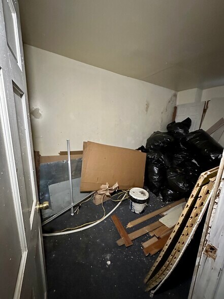 More Photos Of 5801 Christian St, Philadelphia Office Residential For Lease