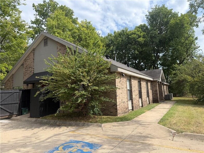 More Photos Of 27 W Township St, Fayetteville Office For Lease