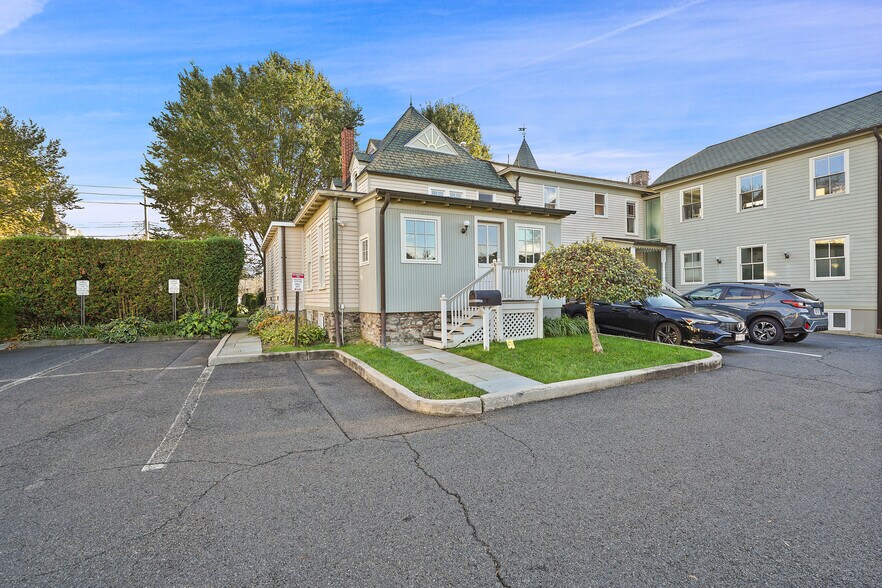 More Photos Of 413-415 Bedford Rd, Pleasantville Office For Lease