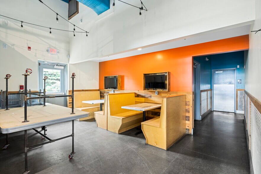 More Photos Of 350 University Blvd, Harrisonburg Freestanding For Sale