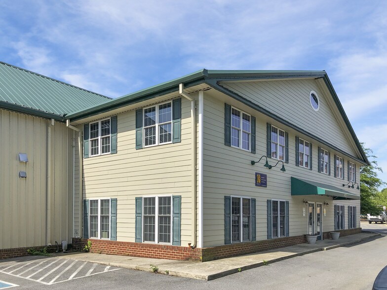 More Photos Of 417 Browning Ct, Purcellville Light Distribution For Lease