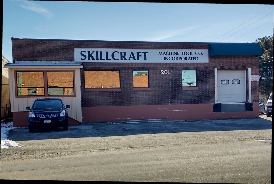 More Photos Of 201 Dexter Ave, West Hartford Manufacturing For Lease