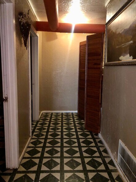 More Photos Of 1108 SW Park Ave, Lawton Restaurant For Sale