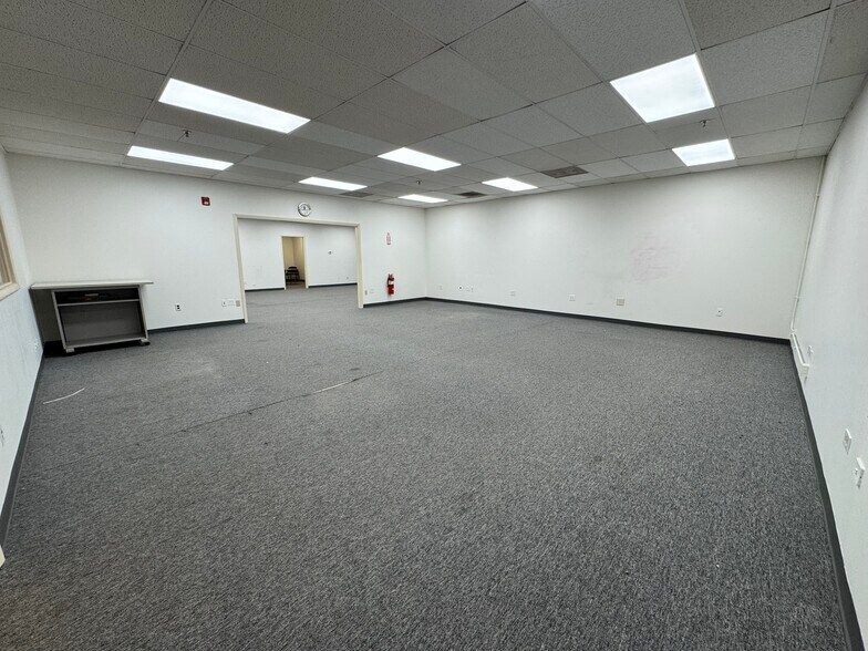 More Photos Of 1985 Ohio St, Lisle Warehouse For Lease