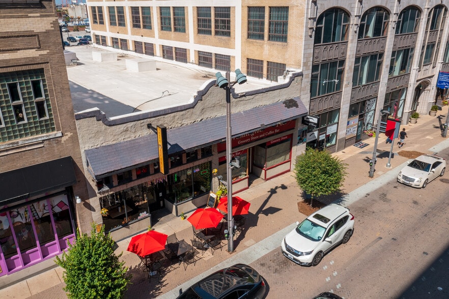 More Photos Of 1315-1317 Washington Ave, Saint Louis Restaurant For Sale