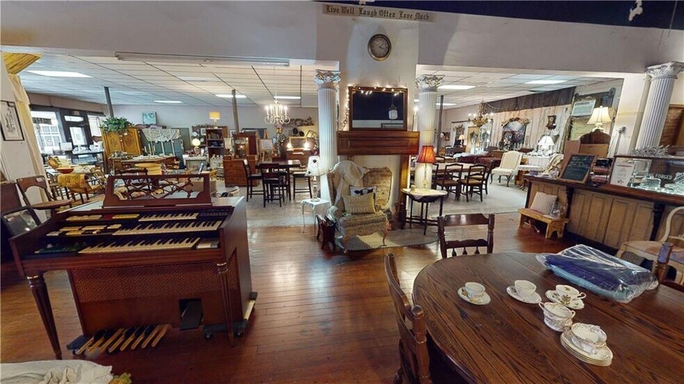 More Photos Of 116 N Illinois St, Chrisman Storefront Retail Residential For Sale