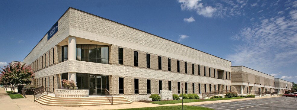 More Photos Of 825 Greenbrier Cir, Chesapeake Unknown For Lease