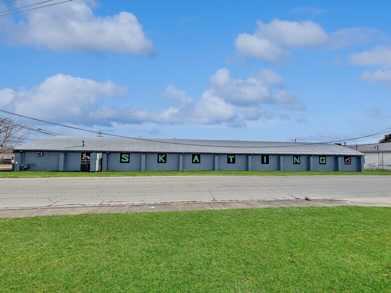 More Photos Of 805 Sater St, Greenville Skating Rink For Sale