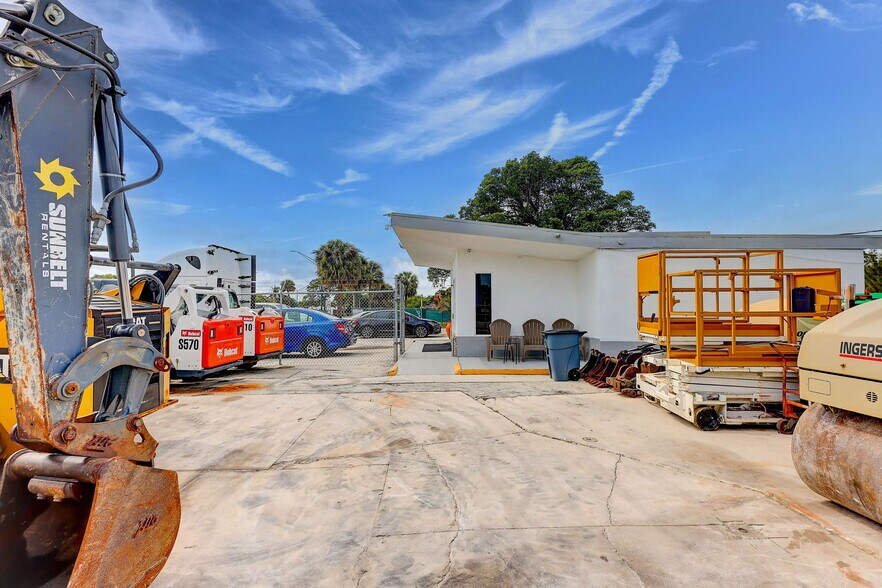 More Photos Of 2108 Orange Ave, Fort Pierce Freestanding For Sale