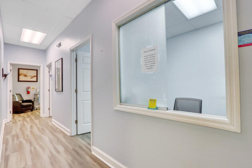 More Photos Of 1405 SE Goldtree Dr, Port Saint Lucie Medical For Lease