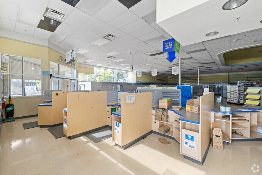 More Photos Of 645 Foxon Rd, East Haven Storefront For Sale