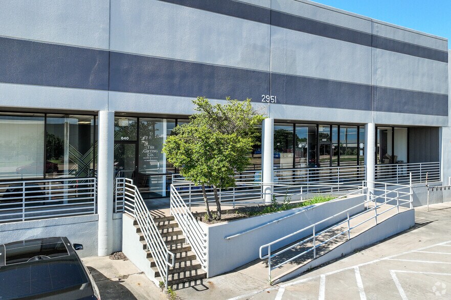 More Photos Of 2901 Suffolk Dr, Fort Worth Warehouse For Lease