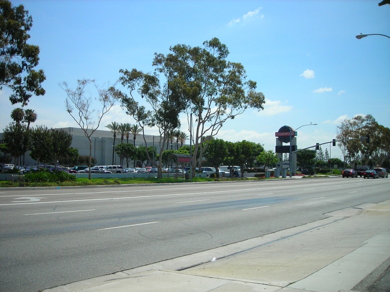More Photos Of 9102 Firestone Blvd, Downey Auto Repair For Lease