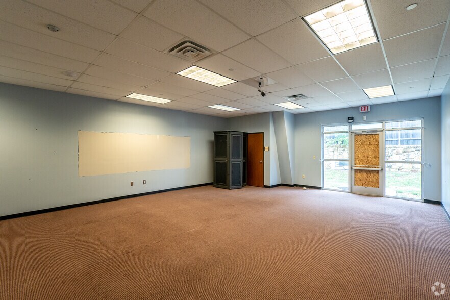 More Photos Of 202-204 N Dooley St, Grapevine Medical For Sale