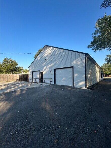 More Photos Of 910 18th St, Plano Office For Sale