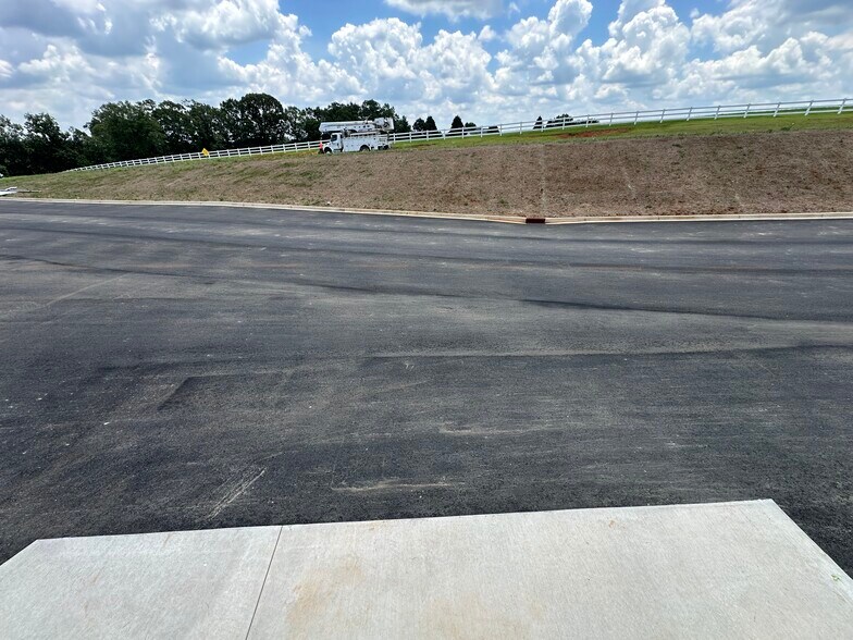 More Photos Of 130 Farrs Rd, Easley Manufacturing For Lease