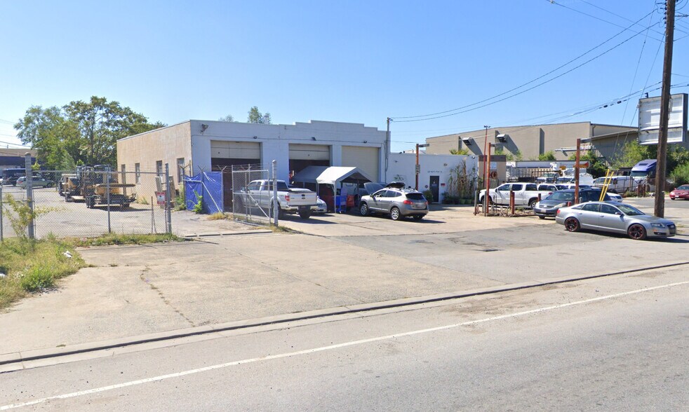 More Photos Of 826 N North Point Rd, Baltimore Service For Sale