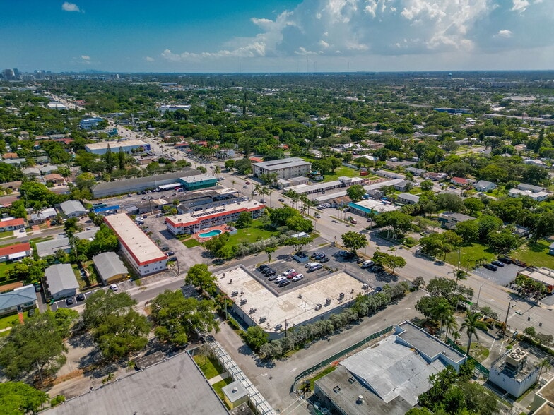More Photos Of 265 S Federal Hwy, Dania Beach Storefront For Lease