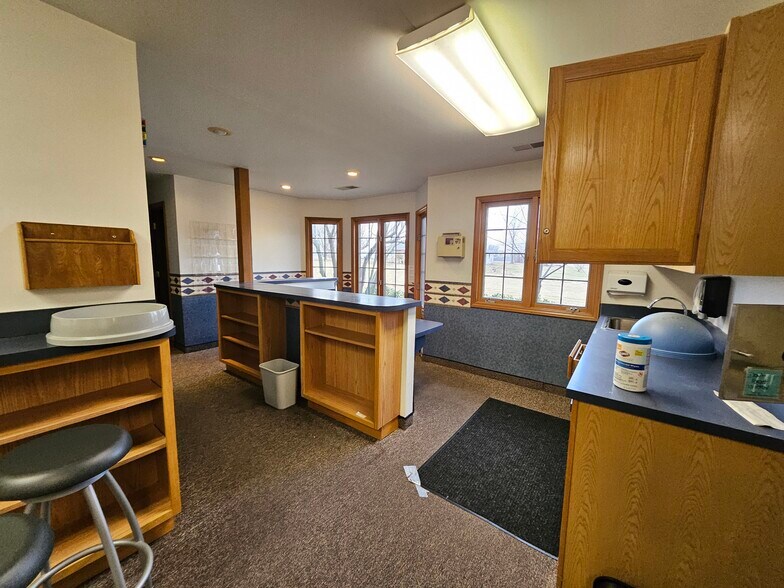 More Photos Of 13330 Darmstadt Rd, Evansville Office For Sale