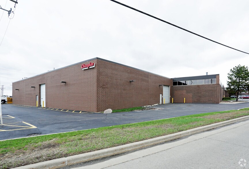 More Photos Of 545-549 W Lake St, Elmhurst Warehouse For Lease